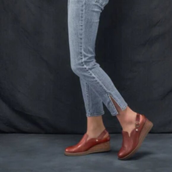 NEW Dansko Sheridan Wedge Clogs - Leather IN brick For Women 825 5s3 - Picture 2 of 8